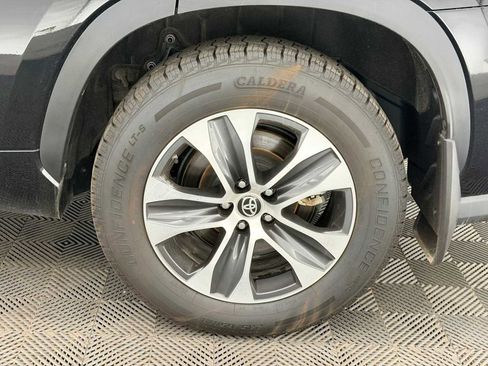 Used 2024 Toyota Highlander XLE image 14