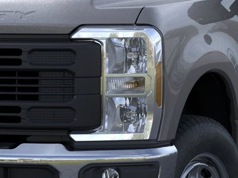New 2026 Ford F250 XL w/ XL Chrome Package AWD/4WD image 18