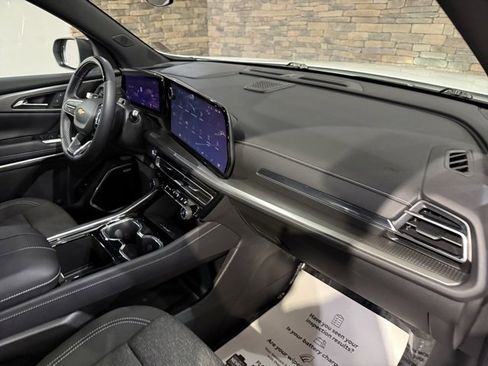 Used 2025 Chevrolet Traverse LT w/ Enhanced Driving Package image 27