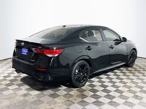 Used 2025 Nissan Sentra SR w/ Midnight Edition image 8