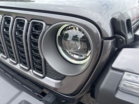 Used 2026 Jeep Wrangler Unlimited Rubicon AWD/4WD image 9