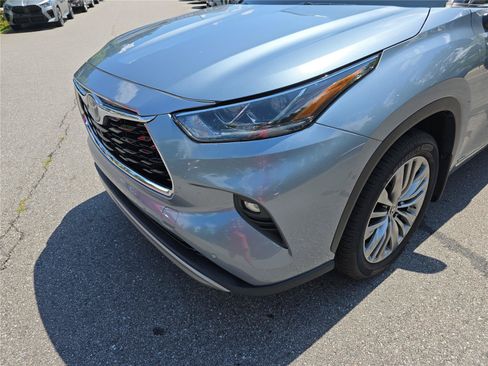 Used 2021 Toyota Highlander Platinum AWD/4WD image 9