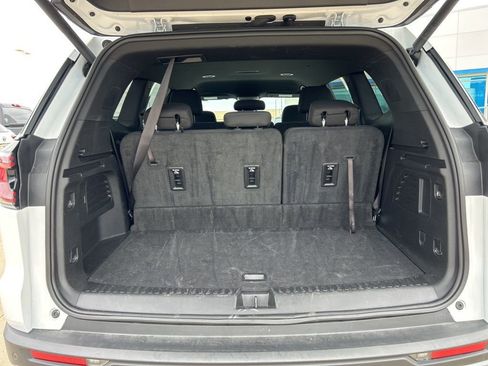 Used 2025 GMC Acadia Elevation image 6