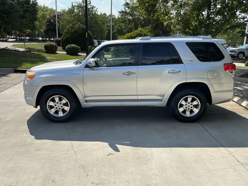 Used 2012 Toyota 4Runner SR5 RWD image 7