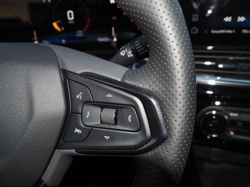 Certified 2025 Chevrolet Trax RS w/ Sunroof Package image 34