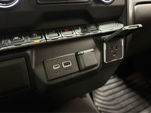 Used 2022 Chevrolet Silverado 1500 Custom image 30