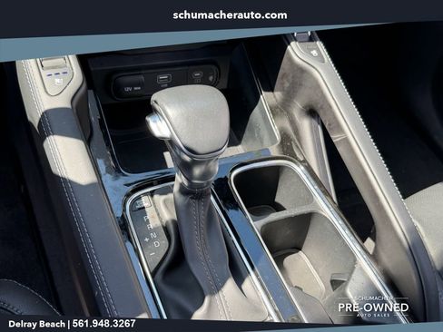 Used 2025 Kia Telluride EX w/ EX Captain's Chair Package FWD image 23