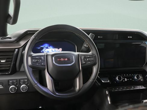 Used 2025 GMC Sierra 2500 AT4 AWD/4WD image 9