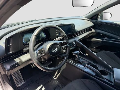 Certified 2025 Hyundai Elantra Sport FWD image 9