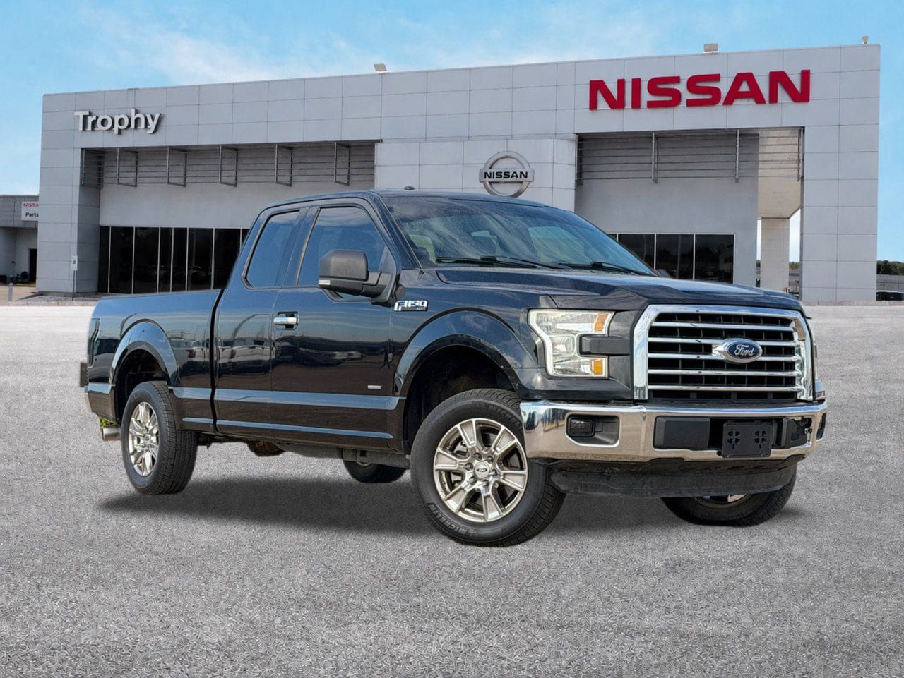 Used 2015 Ford F150 XLT w/ Equipment Group 301A Mid RWD image 1