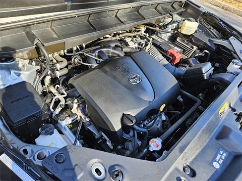 Used 2021 Toyota Highlander XLE image 17
