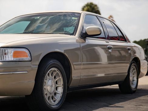 Used 1999 Ford Crown Victoria LX RWD image 7