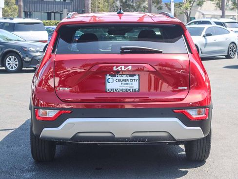 Used 2025 Kia Niro LX FWD image 8
