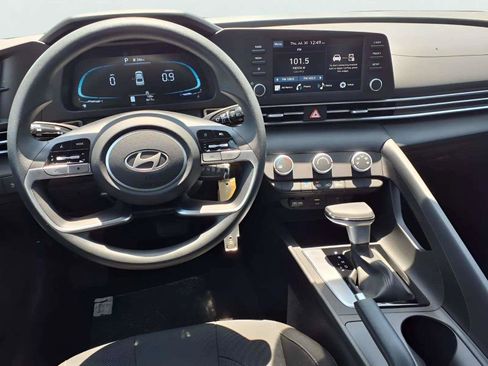 Certified 2025 Hyundai Elantra SE w/ Cargo Package FWD image 11