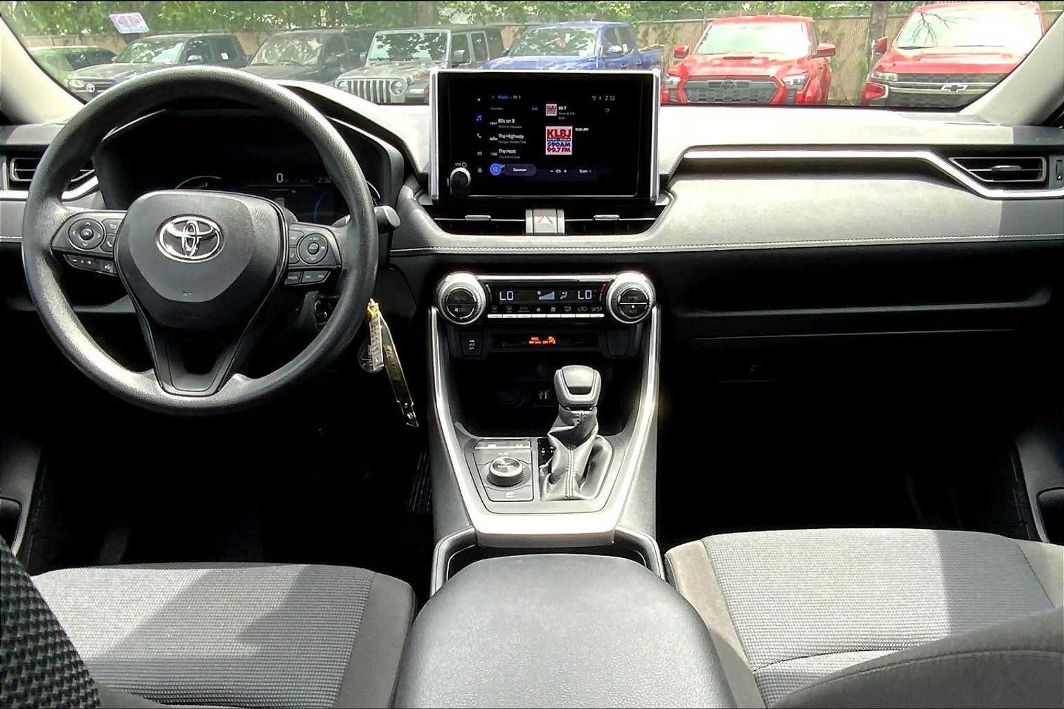Used 2025 Toyota RAV4 LE AWD/4WD image 15