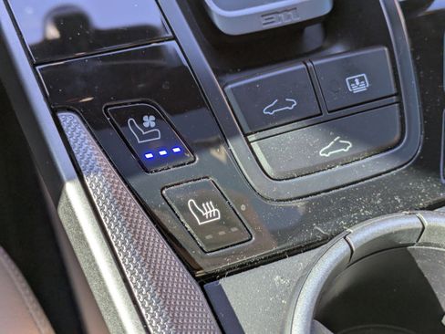 Used 2024 Porsche 911 Carrera 4 image 21