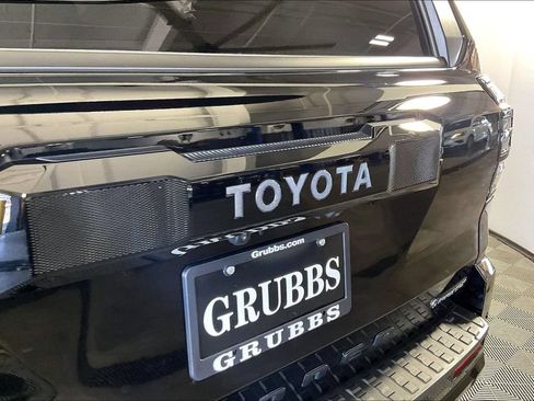 Used 2025 Toyota 4Runner Platinum AWD/4WD image 36