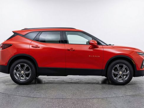 Used 2025 Chevrolet Blazer LT FWD image 11