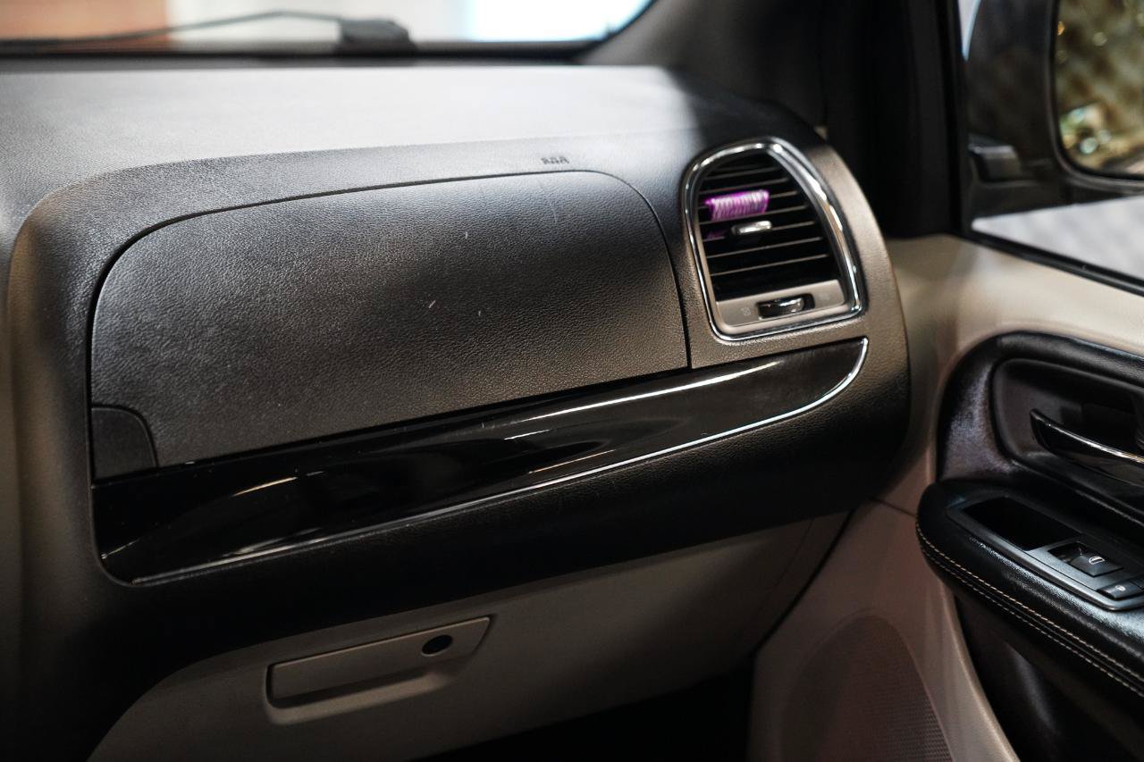 Used 2019 Dodge Grand Caravan SXT FWD image 26