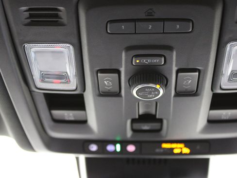 Used 2024 Chevrolet Suburban High Country w/ Advanced Technology Package AWD/4WD image 24