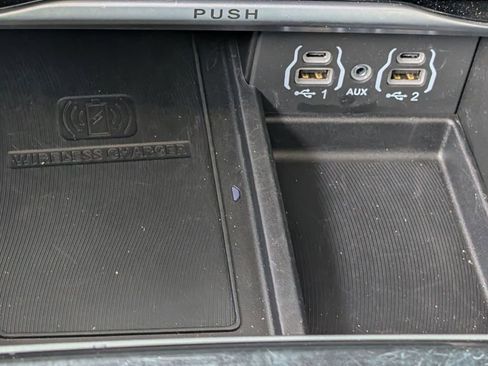 Used 2023 Chrysler Pacifica Touring-L image 33