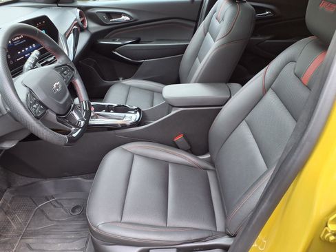 Used 2024 Chevrolet Trax RS w/ Sunroof Package FWD image 8