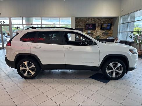 Used 2022 Jeep Cherokee Limited AWD/4WD image 14