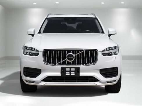 Used 2021 Volvo XC90 T6 Momentum w/ Climate Package AWD/4WD image 7