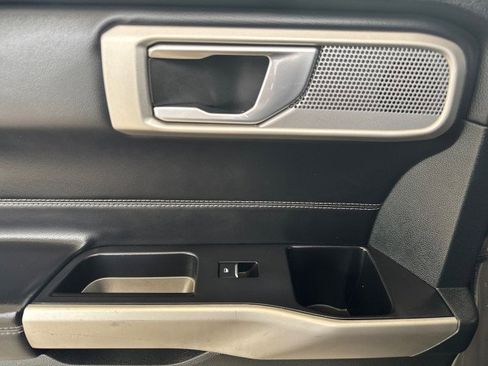 Used 2023 Ford Explorer Limited image 7