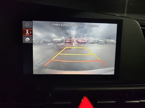 Used 2023 Kia Niro LX image 12