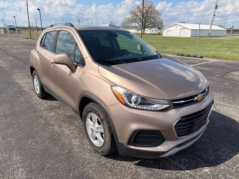 Used 2018 Chevrolet Trax LT FWD image 2