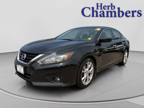 Used 2017 Nissan Altima 2.5 SR w/ Midnight Edition Package FWD image 11