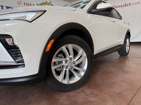 Used 2024 Buick Envista Preferred FWD image 18
