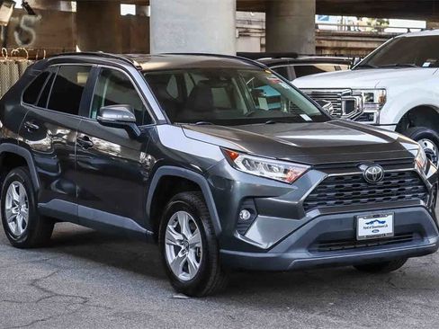 Used 2020 Toyota RAV4 XLE w/ Carpet Mat Package image 3