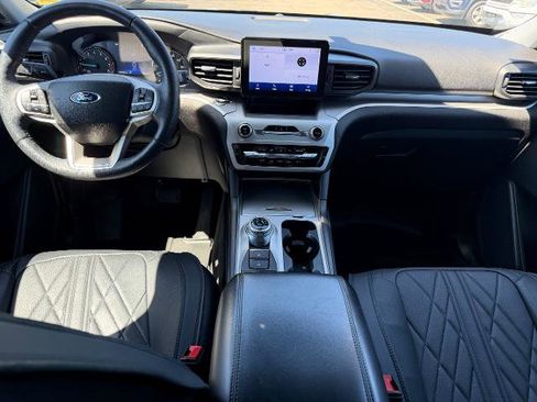 Certified 2022 Ford Explorer XLT AWD/4WD image 9