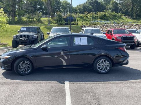 Certified 2024 Hyundai Elantra SEL FWD image 6