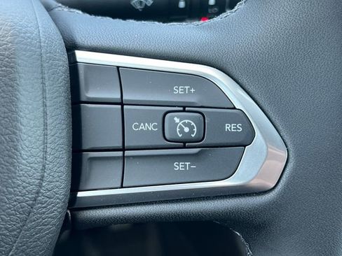New 2026 Jeep Compass Latitude AWD/4WD image 18