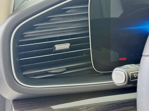 Certified 2022 Mercedes-Benz GLE 350 w/ Premium Package image 11