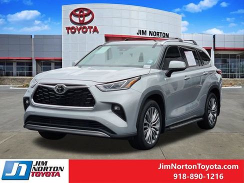 Used 2022 Toyota Highlander Platinum image 3