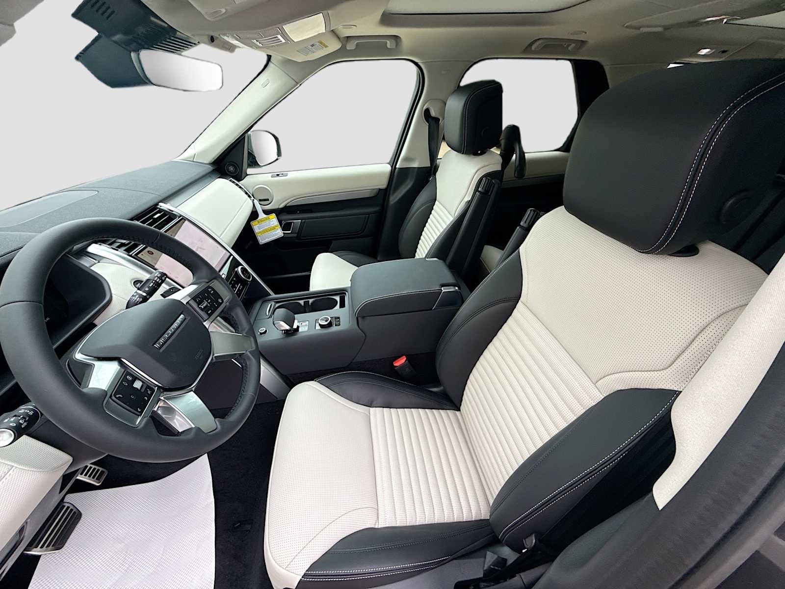 New 2026 Land Rover Discovery Limited Edition AWD/4WD image 13