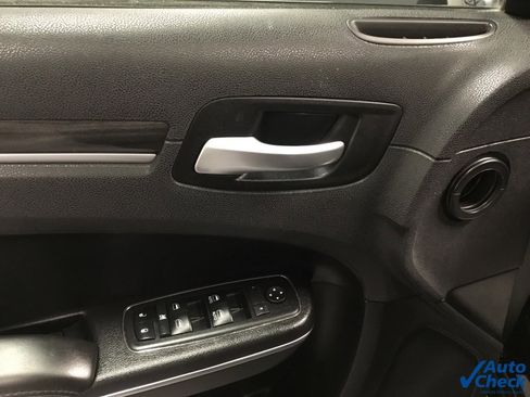 Used 2018 Chrysler 300 Touring w/ Sport Appearance Package image 20