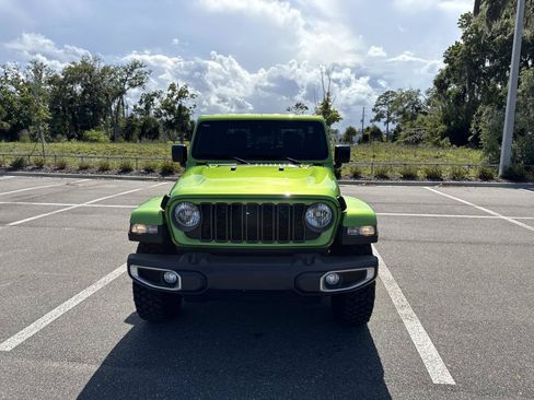 Used 2025 Jeep Gladiator Sport AWD/4WD image 8