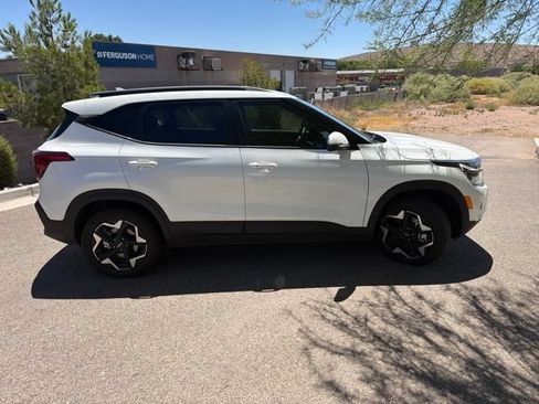 Used 2025 Kia Seltos S AWD/4WD image 5