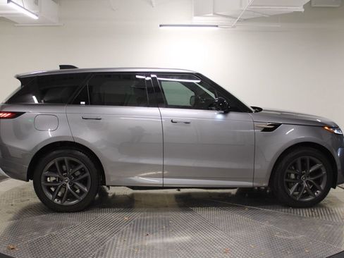 Used 2025 Land Rover Range Rover Sport Dynamic SE image 8