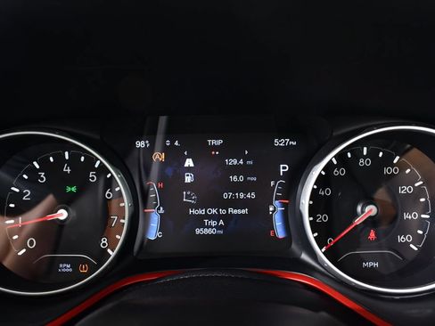 Used 2017 Jeep Compass Trailhawk w/ Leather Interior Group AWD/4WD image 28