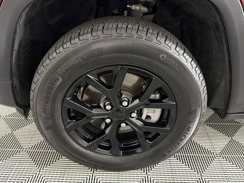 Certified 2025 Jeep Grand Cherokee L Laredo image 11