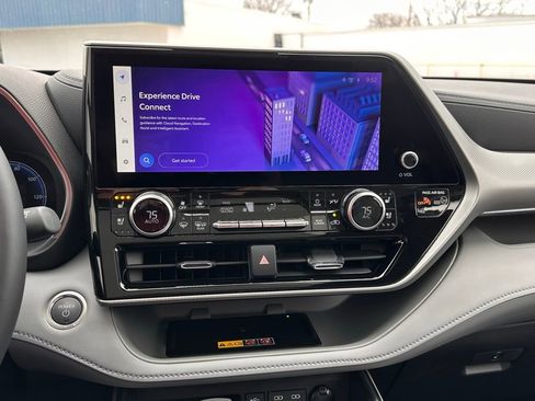 New 2026 Toyota Highlander Platinum image 36