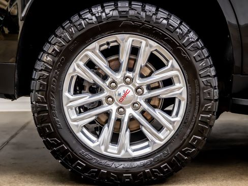 Used 2023 GMC Yukon SLT AWD/4WD image 39