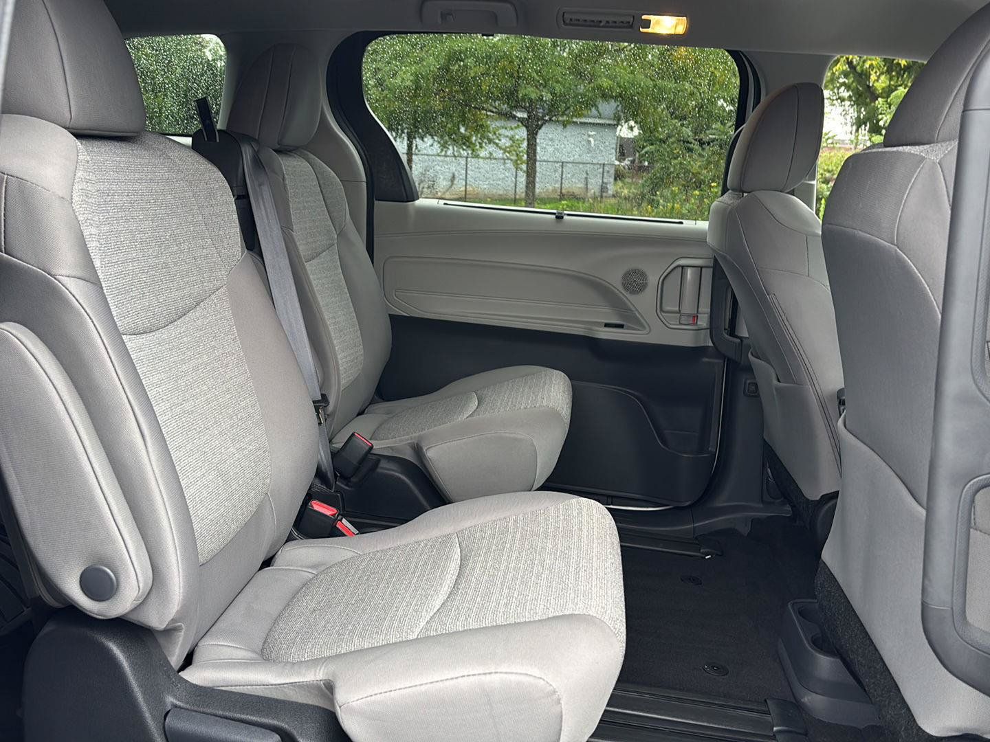 Used 2024 Toyota Sienna LE AWD/4WD image 15