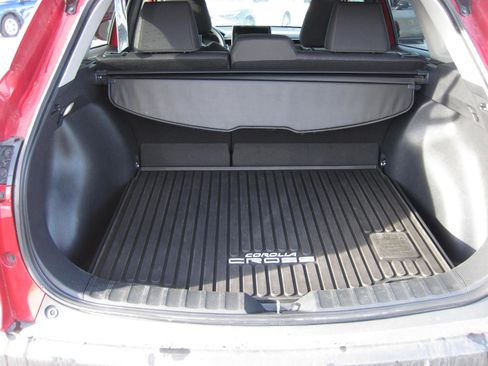 Used 2023 Toyota Corolla Cross LE w/ Moonroof Package image 6